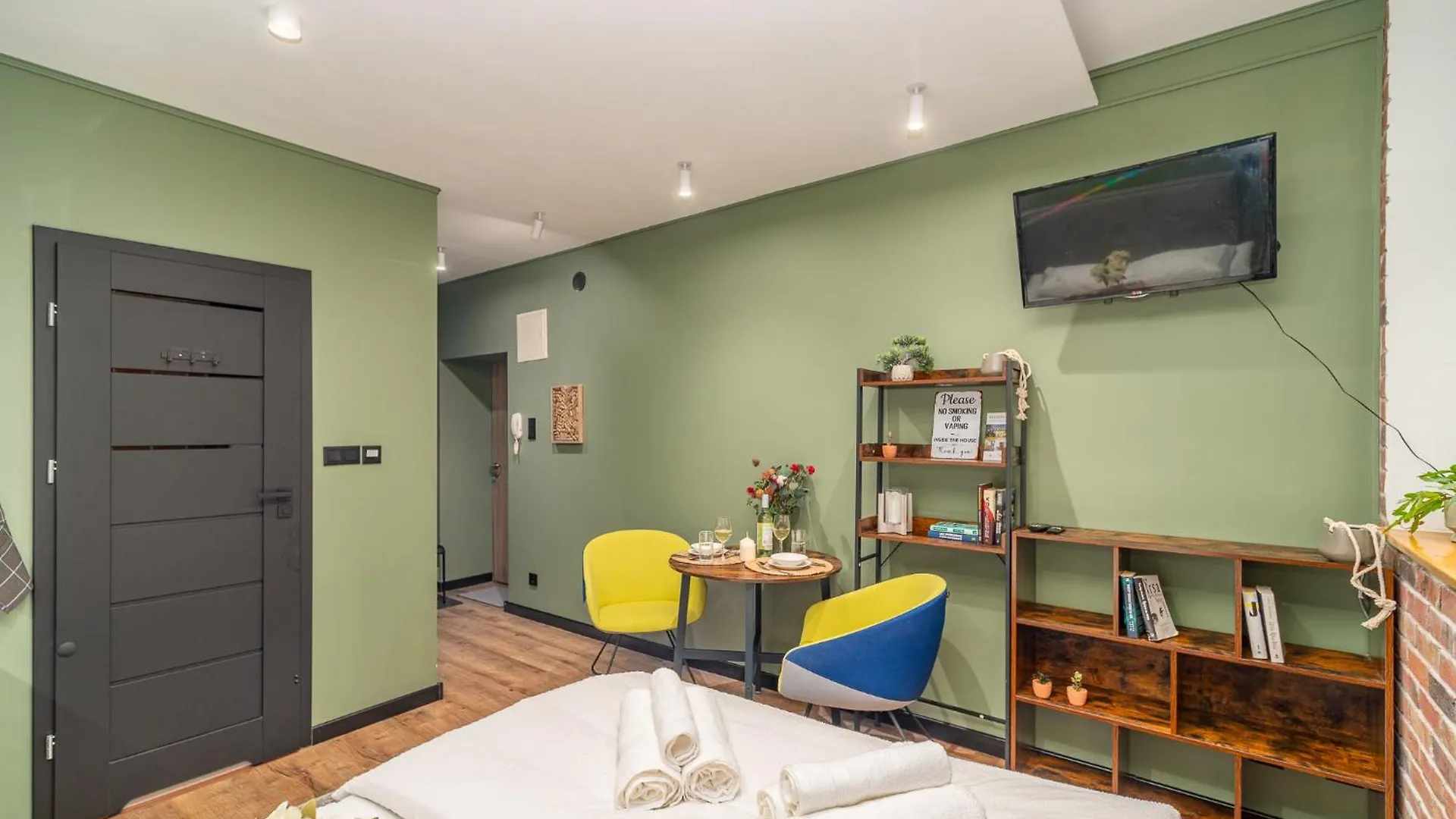 Krakow Grzegorzki Studio - Central Station Nearby - By Rentujemy Apartment